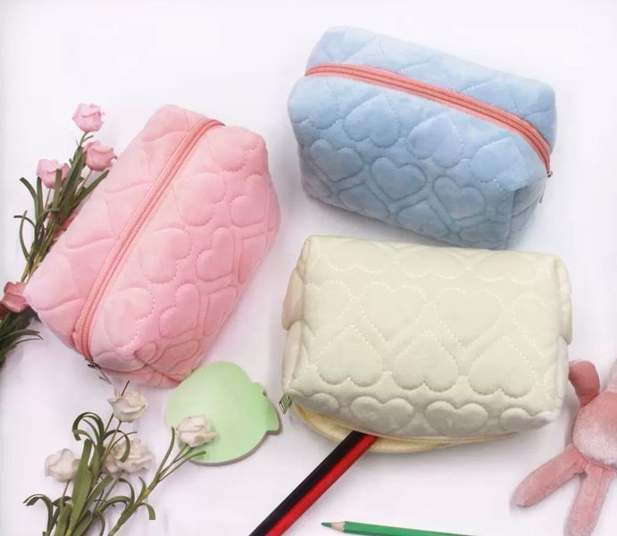 Косметичка жіноча велюр (тиснення сердце), 18 cм*10 см*8 см - Beauty LUXURY WB-4401 фото